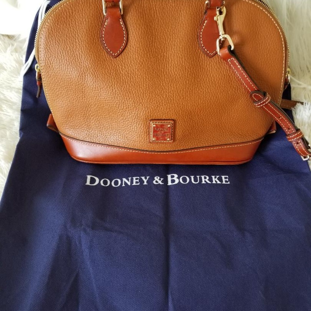 Dooney and Bourke leather tote (like NEW!)